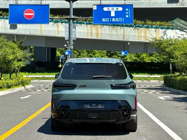 BMW XM — Фото автомобиля 8