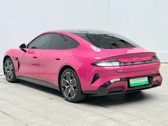 Xiaomi SU7 — Фото автомобиля 17