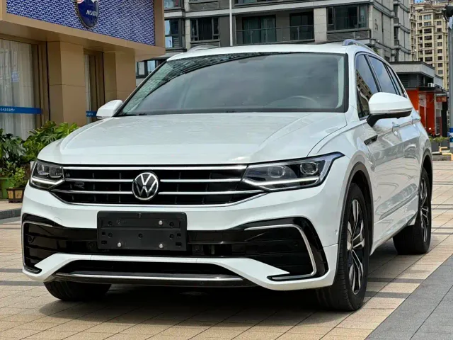 Фотография автомобиля — Volkswagen Tiguan L