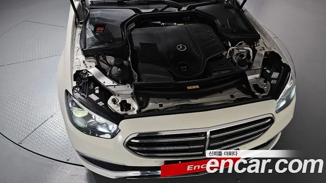 Mercedes-Benz E-Class — Фото автомобиля 5