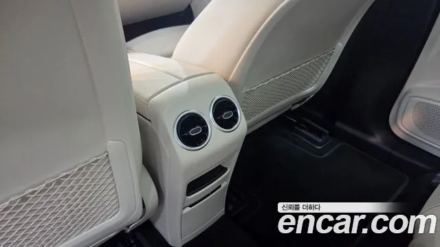 Mercedes-Benz EQB — Фото автомобиля 13