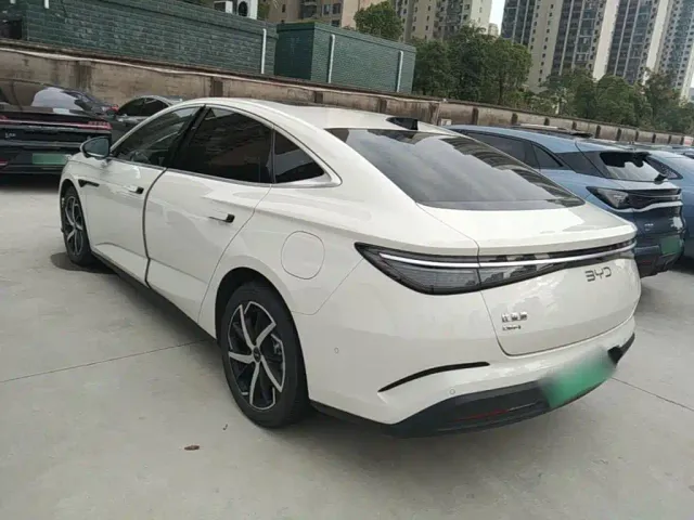 BYD Seal 07 DM-i — Фото автомобиля 4