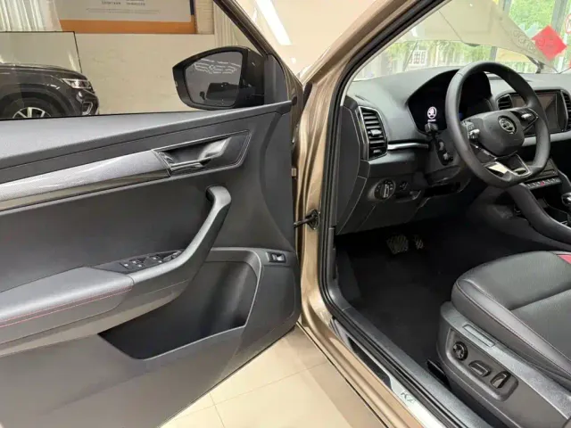 Skoda Karoq — Фото автомобиля 8