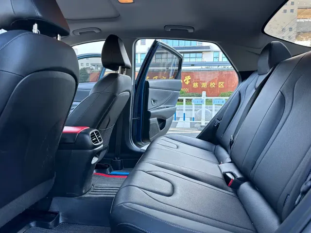 Hyundai Elantra — Фото автомобиля 10
