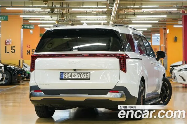 Kia Canival Новый Carnival 4 поколение Бензин 9 мест Signature — Фото автомобиля 4