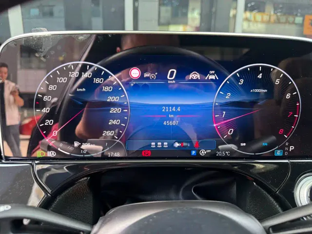 Mercedes-Benz E-Class — Фото автомобиля 15