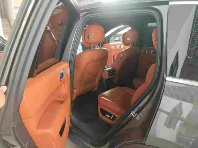 Li Auto L8 — Фото автомобиля 6