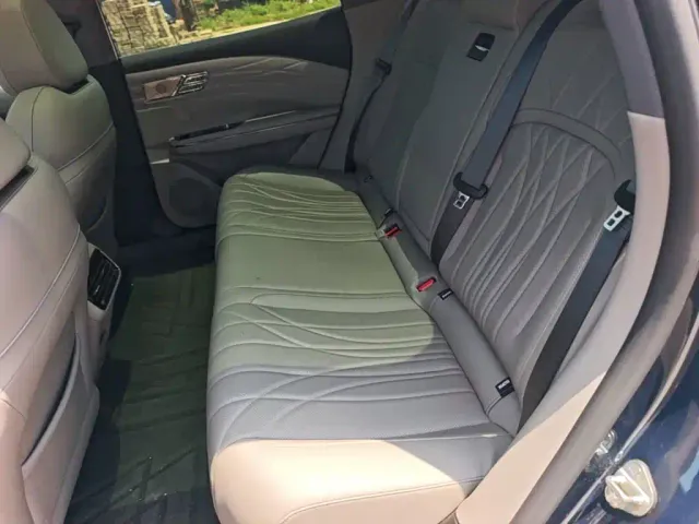 Geely Galaxy Xingyao 8 — Фото автомобиля 16