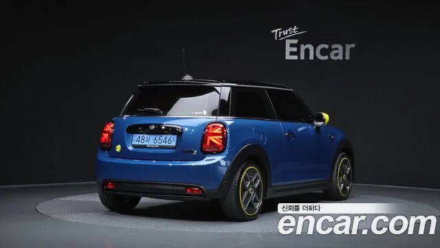 MINI Cooper Electric — Фото автомобиля 2