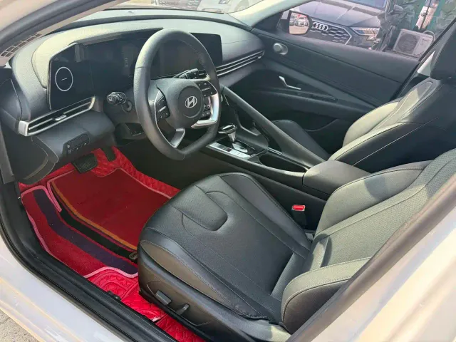 Hyundai Elantra — Фото автомобиля 4