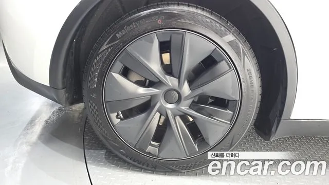Tesla Model Y — Фото автомобиля 4