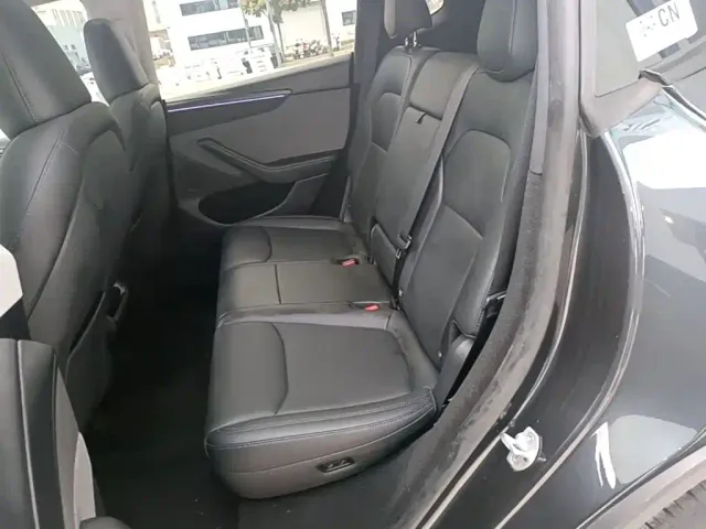 Tesla Model Y — Фото автомобиля 16