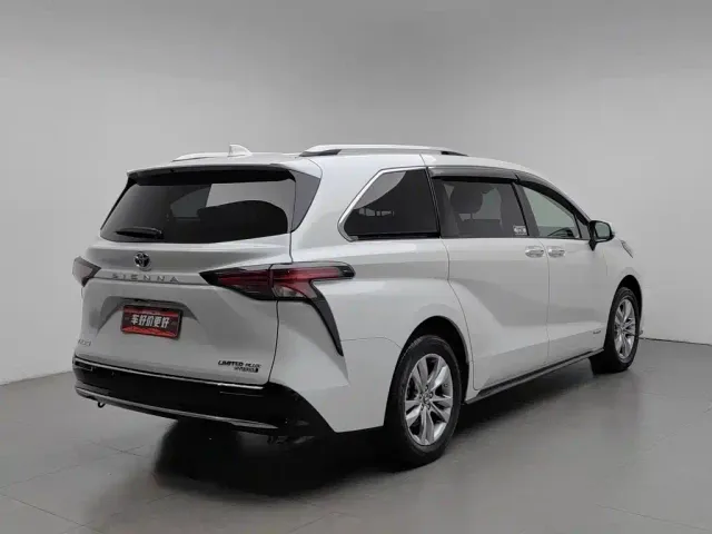 Toyota Sienna — Фото автомобиля 2