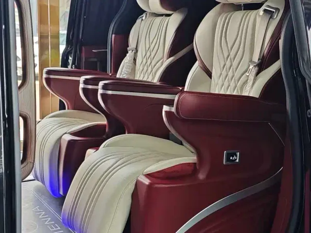 Toyota Sienna — Фото автомобиля 7