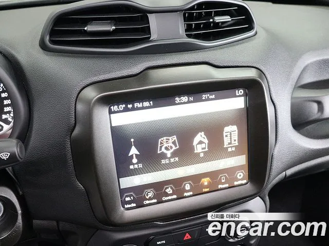 Jeep Renegade — Фото автомобиля 19