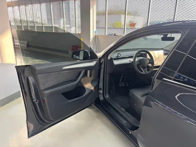 Tesla Model Y — Фото автомобиля 15
