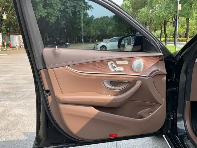 Mercedes-Benz E-Class — Фото автомобиля 10