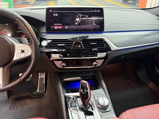 BMW 5 Series — Фото автомобиля 12