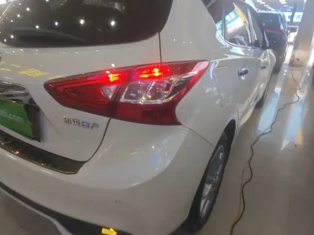 Nissan Tiida — Фото автомобиля 7