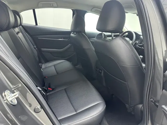 Mazda Axela — Фото автомобиля 6