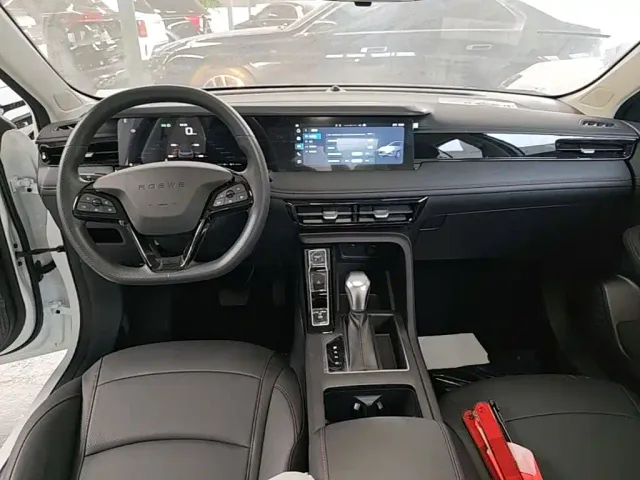 Roewe i5 — Фото автомобиля 9