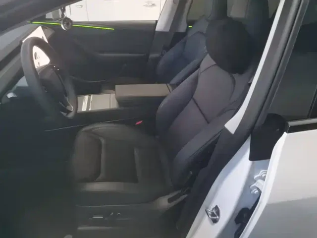 Tesla Model Y — Фото автомобиля 14
