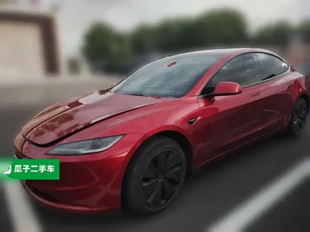 Фотография автомобиля — Tesla Model 3
