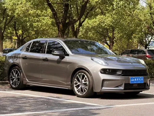 Lynk & Co 03 — Фото автомобиля 3