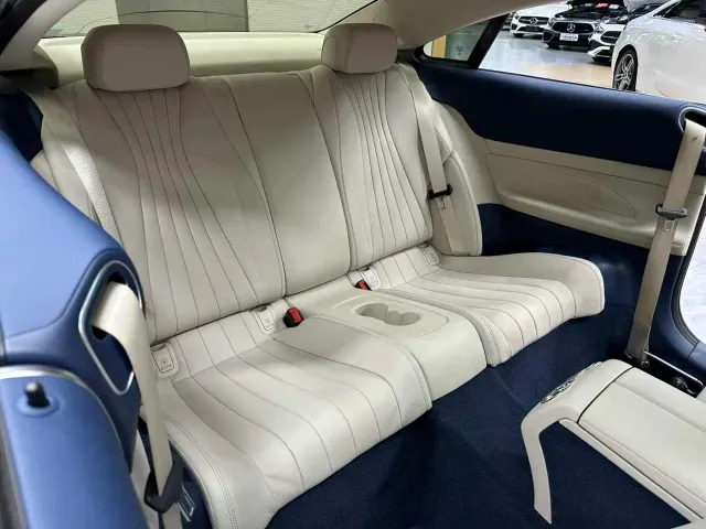 Mercedes-Benz E-Class — Фото автомобиля 4