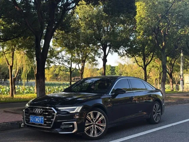 Фотография автомобиля — Audi A6L