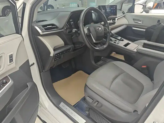 Toyota Granvia 2022 2.5L Hybrid Premium Edition — Фото автомобиля 14