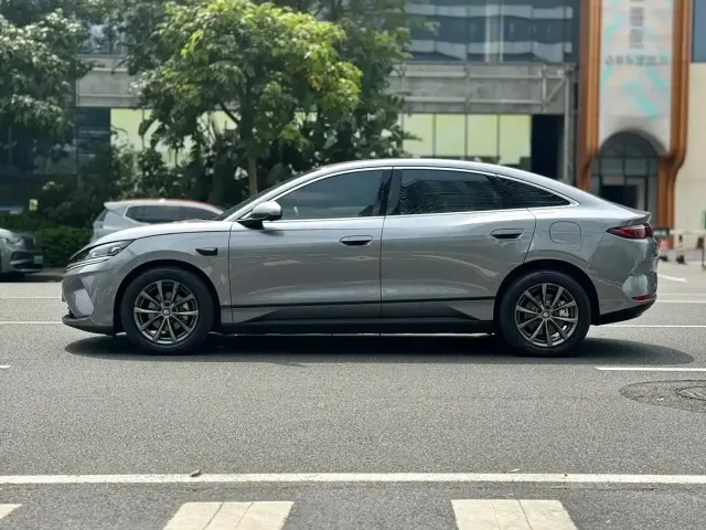 BYD Qin L — Фото автомобиля 5