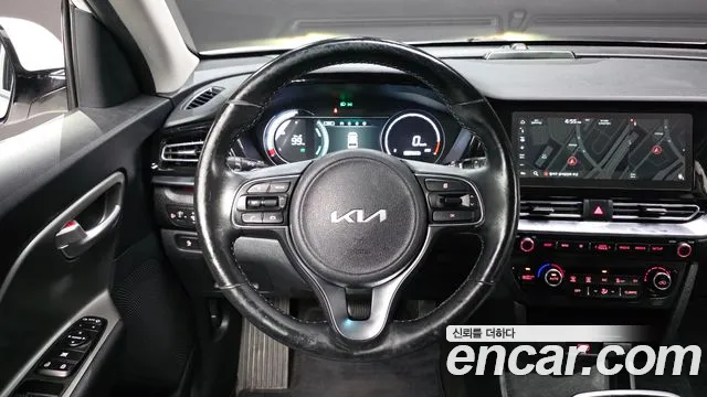 Kia Niro — Фото автомобиля 12