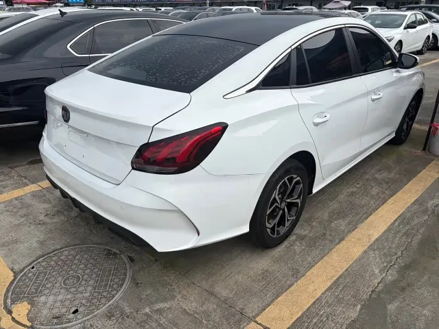 MG 5 — Фото автомобиля 5