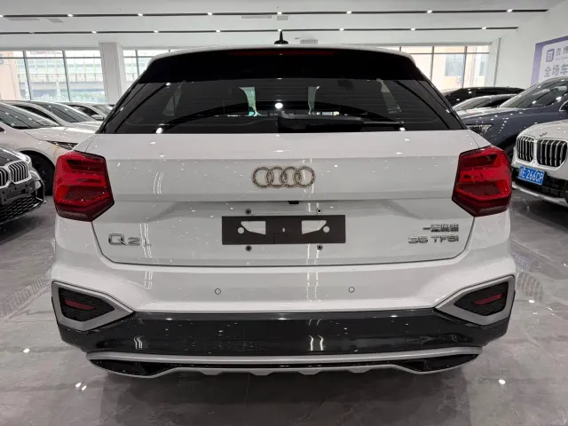 Audi Q2L — Фото автомобиля 5