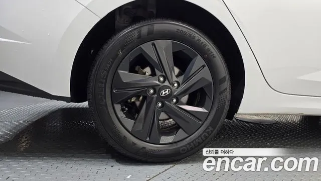 Hyundai Avante CN7 — Фото автомобиля 5