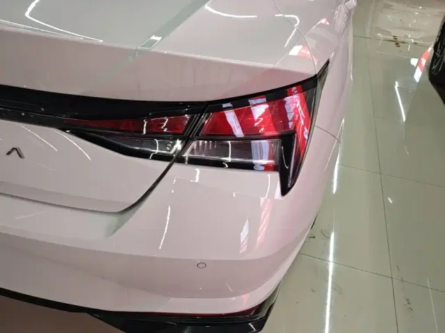 Hyundai Elantra — Фото автомобиля 7