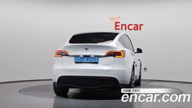 Tesla Model Y — Фото автомобиля 3