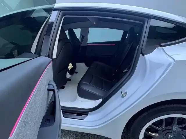Tesla Model 3 — Фото автомобиля 6