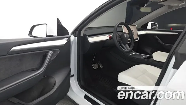 Tesla Model Y — Фото автомобиля 10