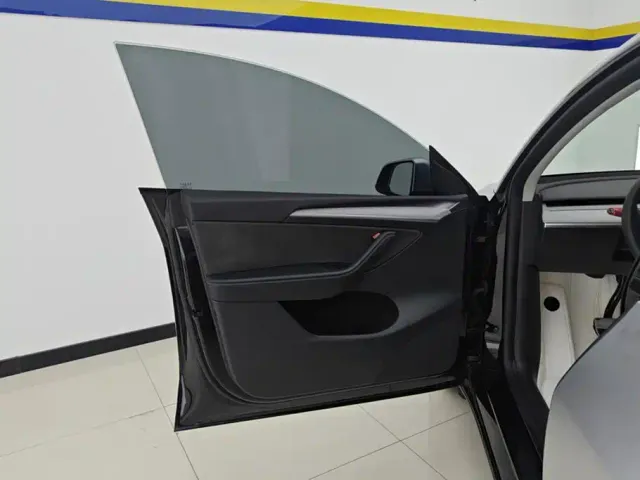 Tesla Model Y — Фото автомобиля 7