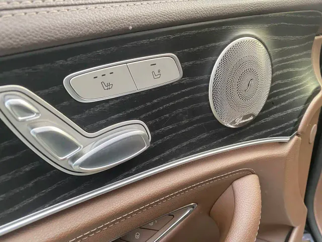 Mercedes-Benz E-Class — Фото автомобиля 4