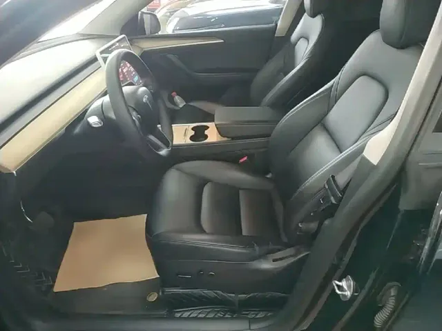 Tesla Model Y — Фото автомобиля 14