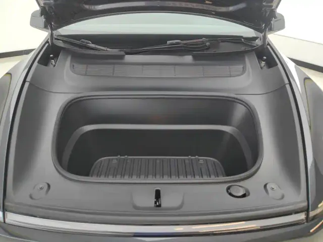Tesla Model Y — Фото автомобиля 10