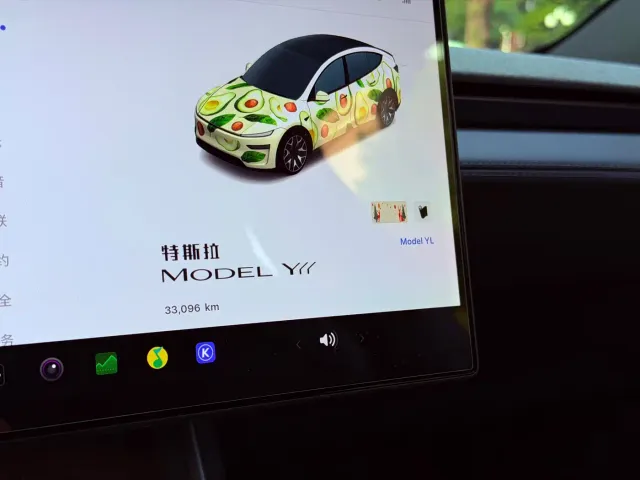 Tesla Model Y L — Фото автомобиля 12