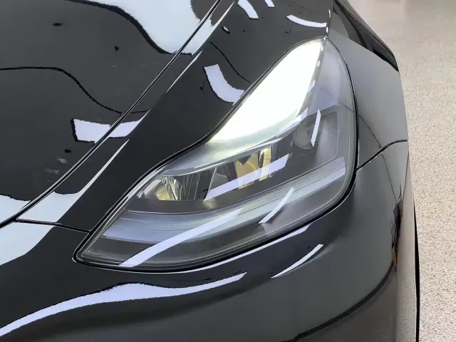 Tesla Model Y — Фото автомобиля 8