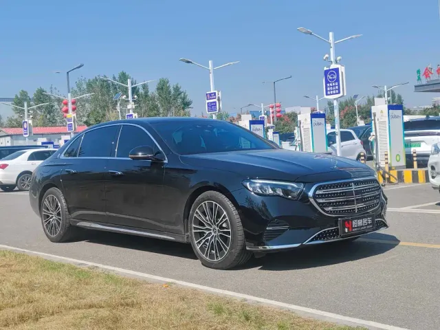 Mercedes-Benz E-Class — Фото автомобиля 3