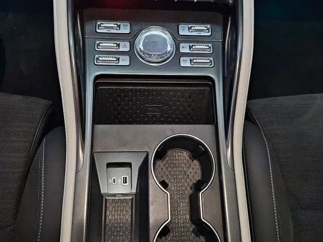 Lincoln Nautilus 2025 2.0T AWD Prestige Hybrid — Фото автомобиля 10