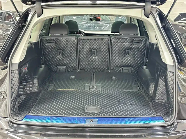Audi Q7 — Фото автомобиля 8