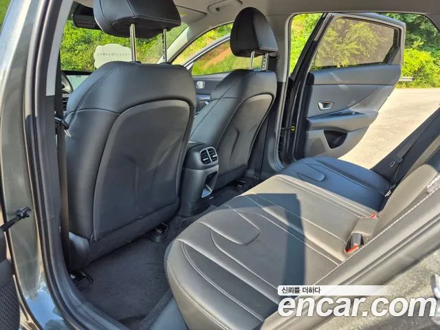Hyundai AVANTE Новый Avante (CN7) — Фото автомобиля 11